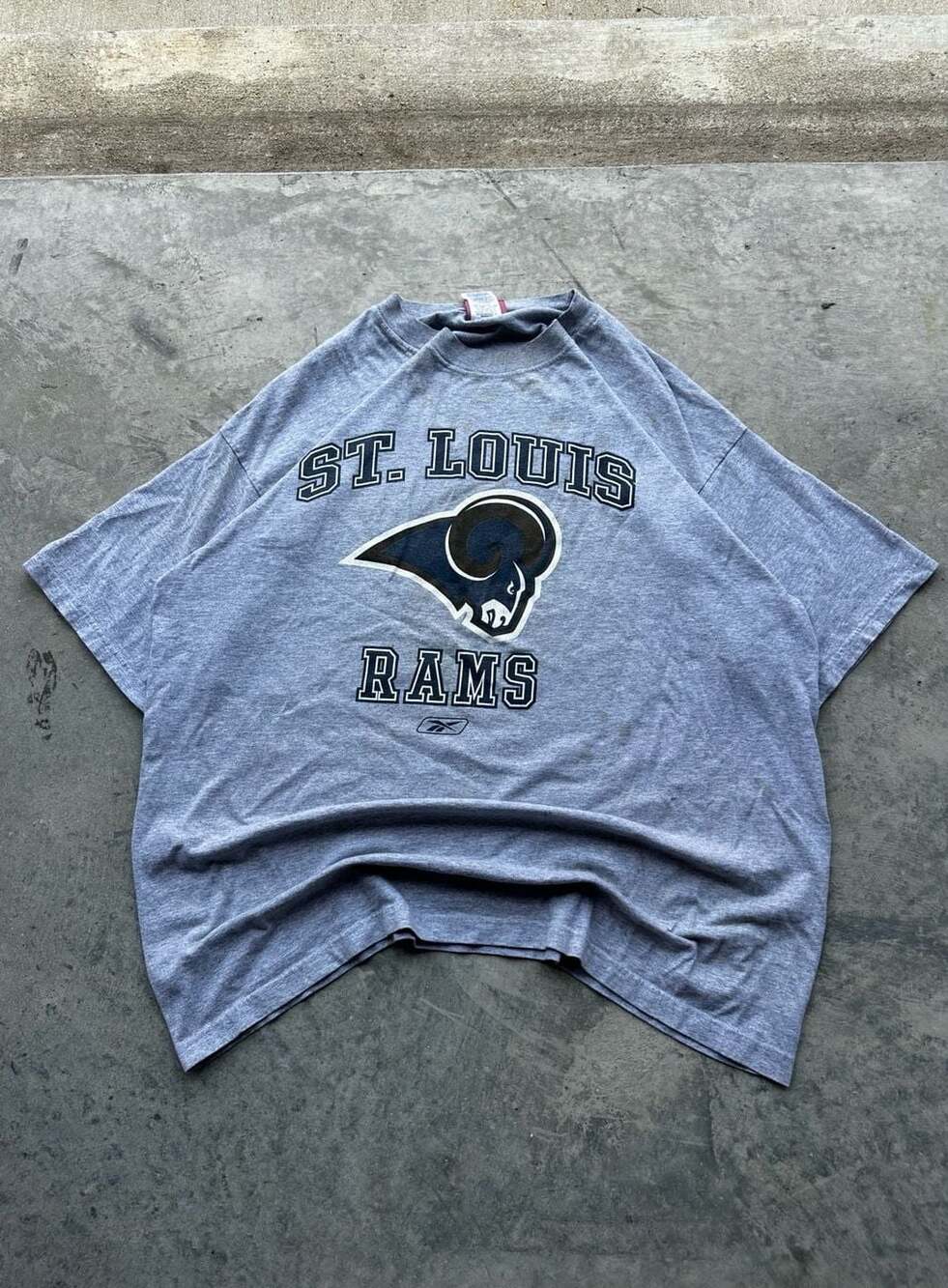 Vintage Reebok St. Louis Rams NFL Graphic T-Shirt Gray XL